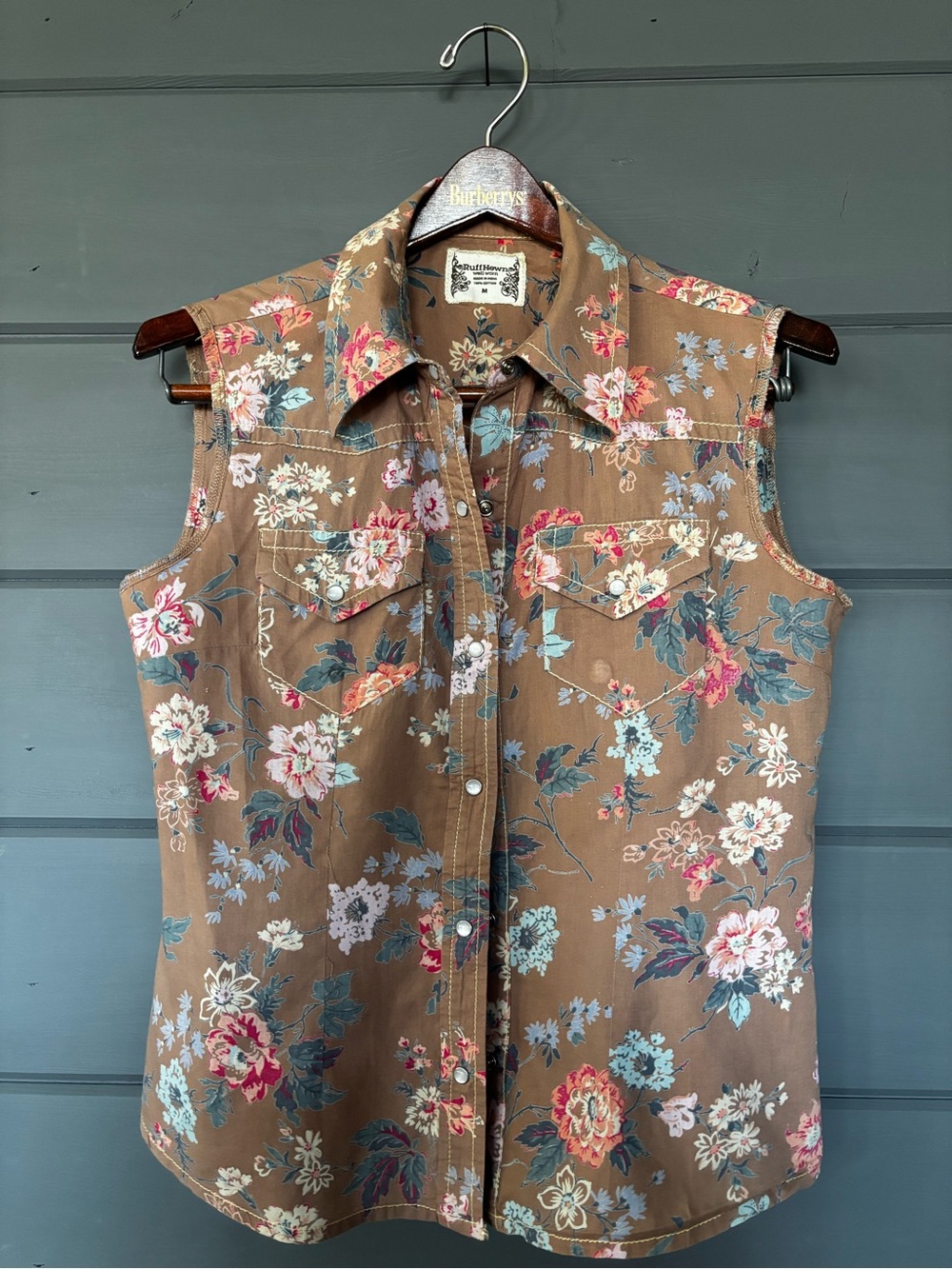 Western Cowgirl Ruff Hewn Brown Floral Sleeveless Pearl Snap Sleeveless Top